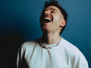 Ely Oaks Kicks Off 2026 with North American Tour and Official Remix for Taylor Swift’s “Opalite” via Republic Records/UMG